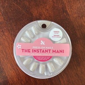 The Instant Mani Press-On Nails